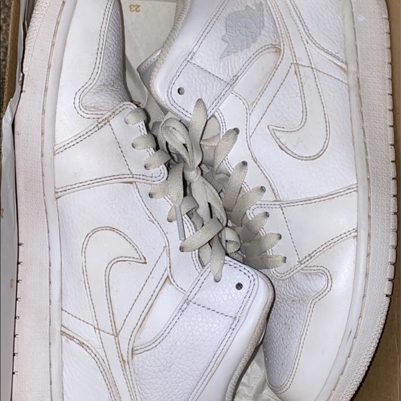 Jordan 1s MENS size 9 - Picture 5 of 6
